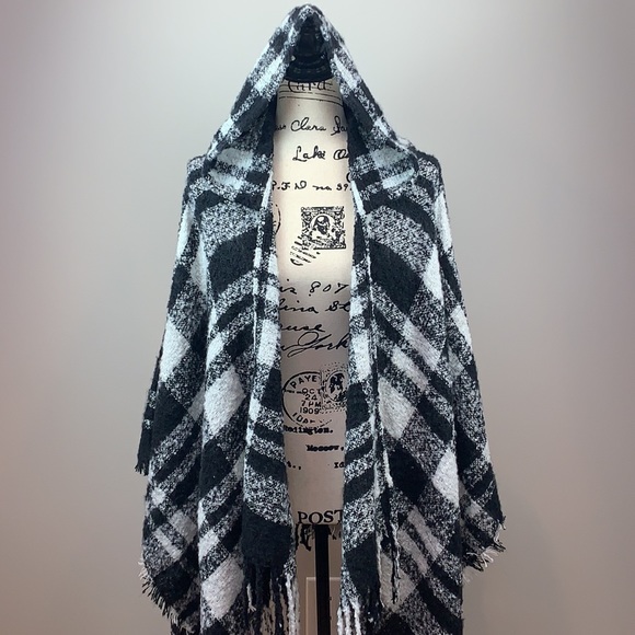 Oh So Soft Plaid Cardigan Poncho Ruana Hoodie With Fringe - Picture 8 of 13